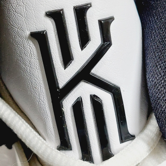 Nike Kyrie 6 White Black Lace Up Logo Basketball Mid Top Sneakers V783 - Picture 8 of 12